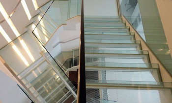 Стеклянные ступени и площадки для колодезной лестницы в Воронеже. Готовые проекты ПерилаГлавСнаб Стеклянные ступени и площадки для колодезной лестницы в Воронеже. Готовые проекты ПерилаГлавСнаб