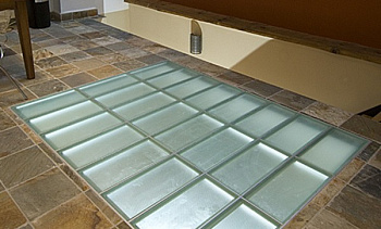 Стеклянный пол в квартиру с подсветкой в Воронеже. Готовые проекты ПерилаГлавСнаб Стеклянный пол в квартиру с подсветкой в Воронеже. Готовые проекты ПерилаГлавСнаб