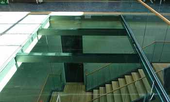 Стеклянный потолок в бизнес-центре в Воронеже. Готовые проекты ПерилаГлавСнаб Стеклянный потолок в бизнес-центре в Воронеже. Готовые проекты ПерилаГлавСнаб