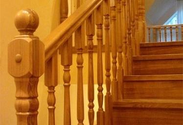 Деревянные лестницы купить в Воронеже