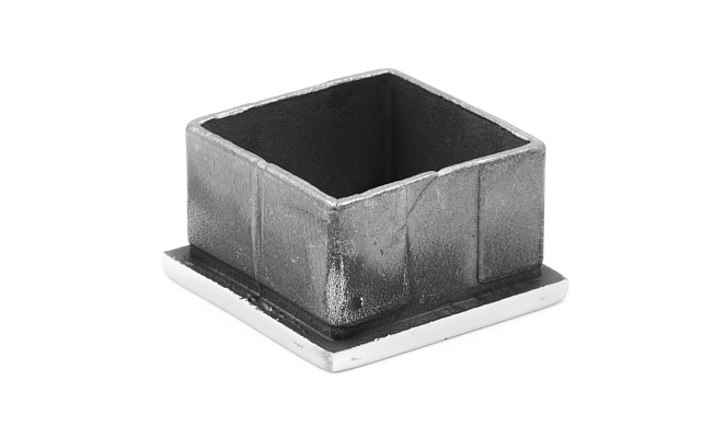 Заглушка для профильной трубы 40х40 мм, литая, полированная, хром (AISI 304) k224-3 3 Заглушка для профильной трубы 40х40 мм, литая, полированная, хром (AISI 304) k224-3 3